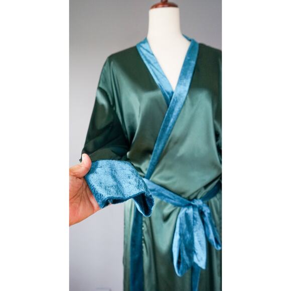 Rusttydustty Floral Embroidered Satin Kimono Robe 1XL Art Boho Witchy Retro Gown - Picture 9 of 16